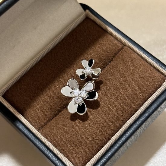 Van Cleef & Arpels VCA Polished Double Flower Adjustable Ring