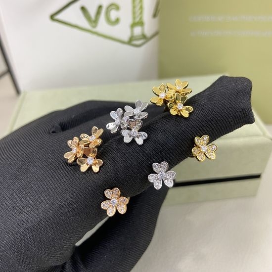Van Cleef & Arpels VCA Clover Design Fashion Ring