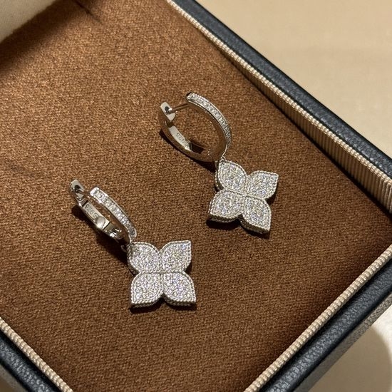 Van Cleef & Arpels VCA Hollow Four Leaf Clover Earrings
