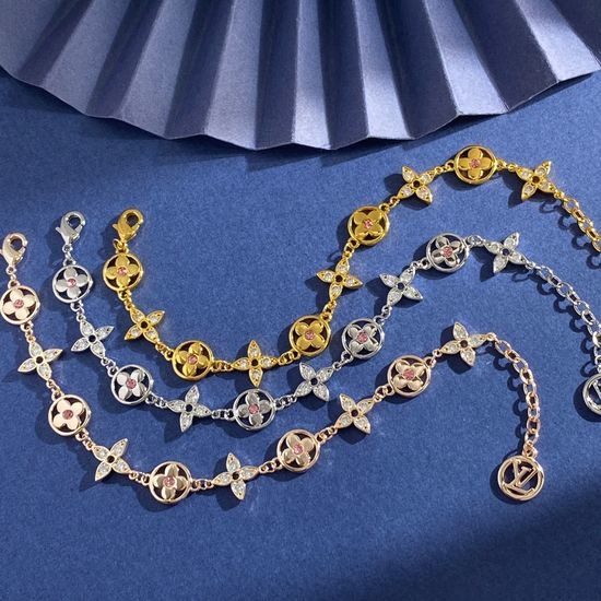 Louis Vuitton LV Rhinestone Inlaid Bracelet Classic Design