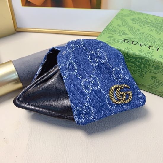 Gucci Triangular Leather Hair Claw Premium Accessory
