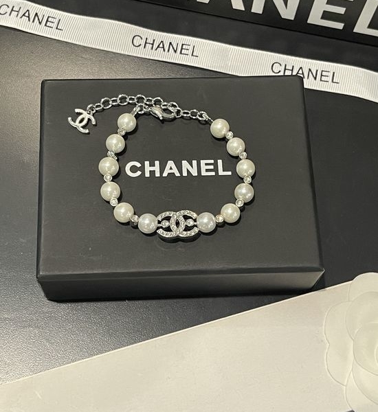 Chanel Crystal Inlaid Pearl Round Bracelet