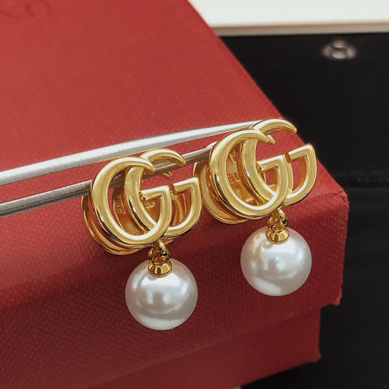 Gucci Delicate Pearl Pendant Drop Earrings
