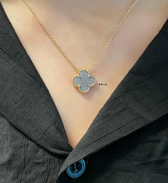 Van Cleef & Arpels VCA Obsidian Clover Pendant Necklace