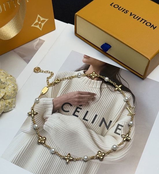 Louis Vuitton LV Flower Pendant Pearl Chain Necklace