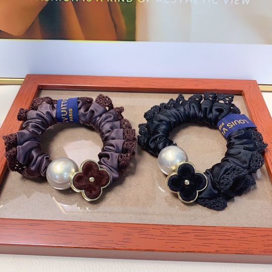 Louis Vuitton LV Four Leaf Clover Pearl Hair Tie