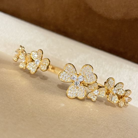 Van Cleef & Arpels VCA Clover Full Diamond Open Bangle