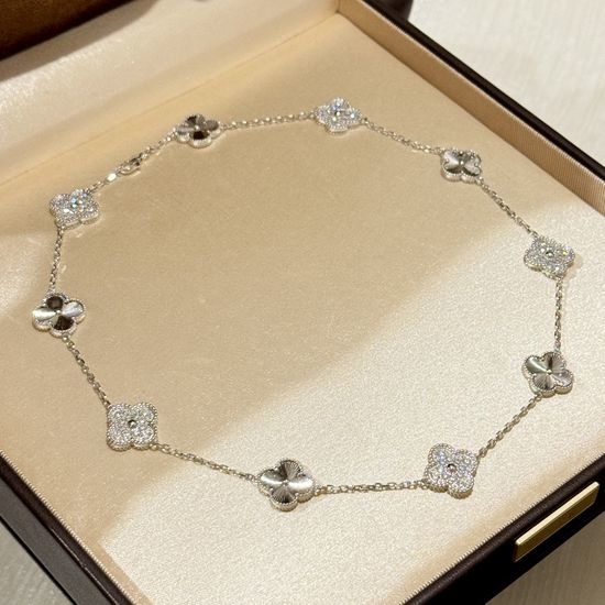 Van Cleef & Arpels VCA Luxury Four-leaf Clover Necklace, Diamond