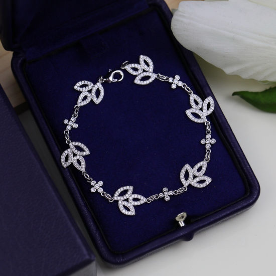 Harry Winston Flower Shape Classic Elegant Bracelet