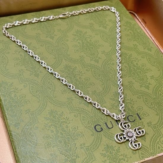 Gucci Vintage Style Pendant Necklace