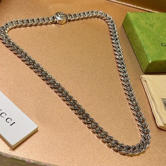 Gucci Vintage Art Style Pendant Necklace Jewelry