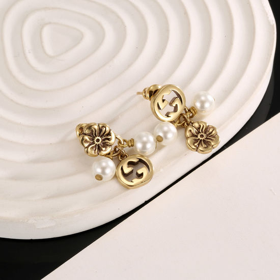 Gucci Asymmetric Retro Pearl Stud Earrings