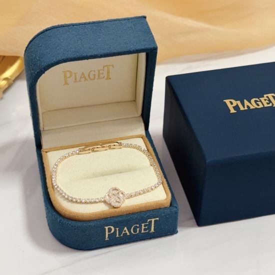 Piaget Diamond Inlaid Bracelet Luxurious Elegant Design