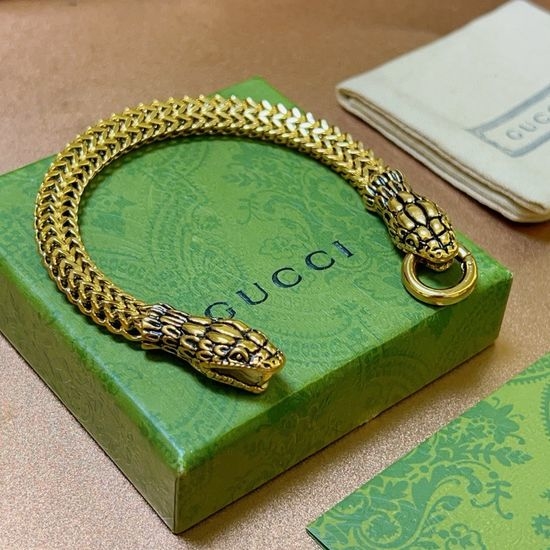 Gucci Double Snake Head Bracelet Elegant Classic Jewelry