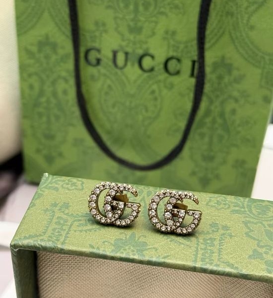 Gucci Sparkly Diamond Stud Earrings Gift Box