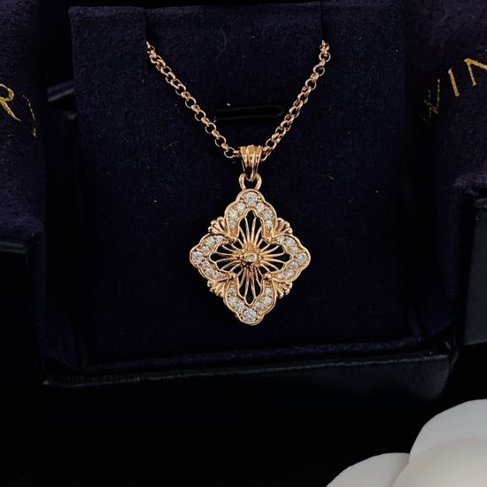 Harry Winston Elegant Green Mother of Pearl Diamond Necklace