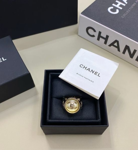 Chanel Elegant Pearl Spherical Ring