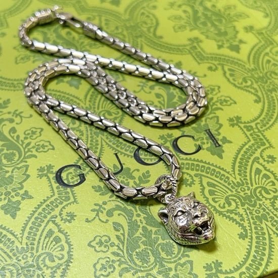 Gucci Premium Texture Necklace Trendy Outfit Matching