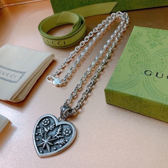 Gucci Heart Pattern Retro Silver Necklace