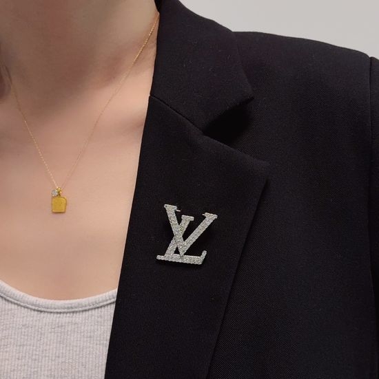 Louis Vuitton LV Shiny Full White Diamond Brooch