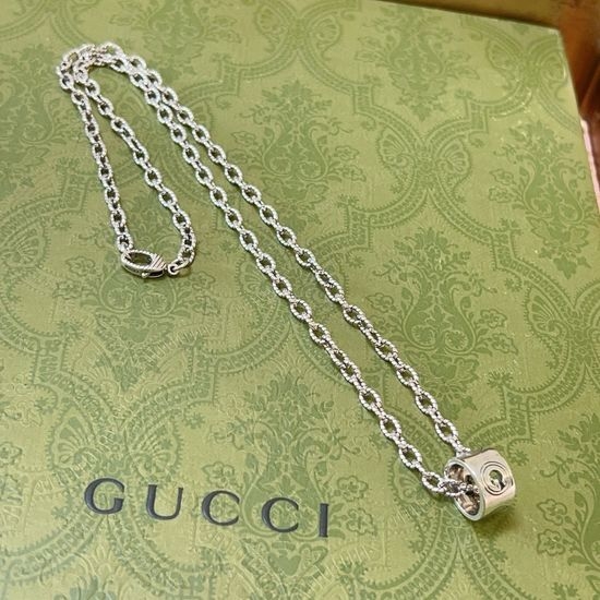 Gucci Twist Chain Pendant Necklace Easy to Match
