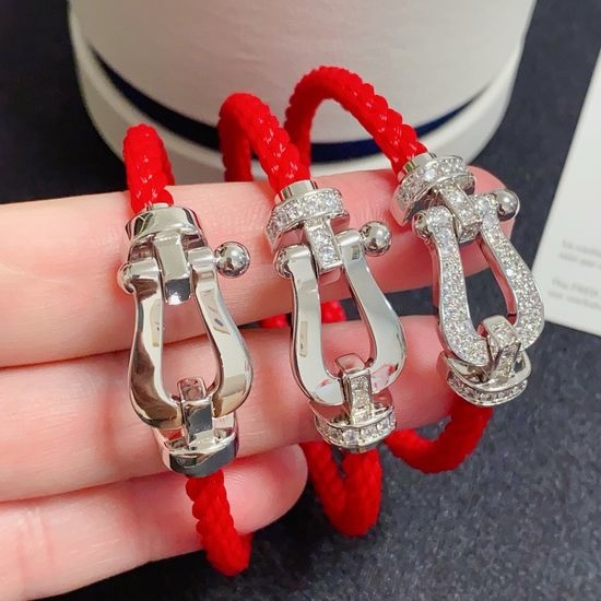 Fred Horseshoe Buckle Red Rope Bracelet