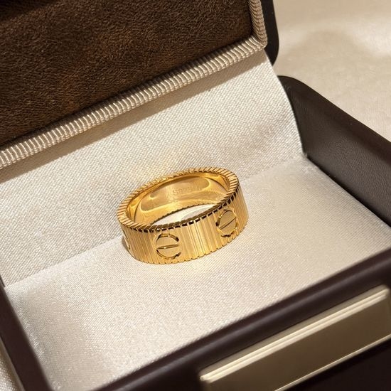 Cartier Premium Polished Screw Pattern Ring