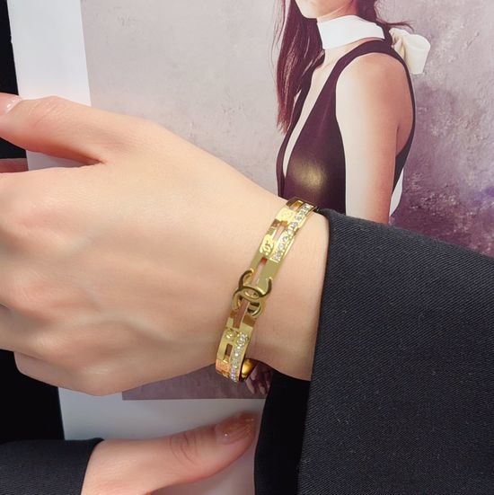Chanel Chic Double C Diamond Bracelet