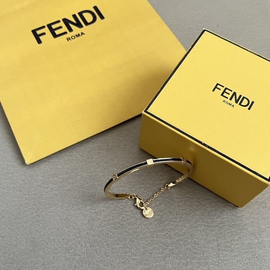 Fendi Classic Simple Daily Bracelet
