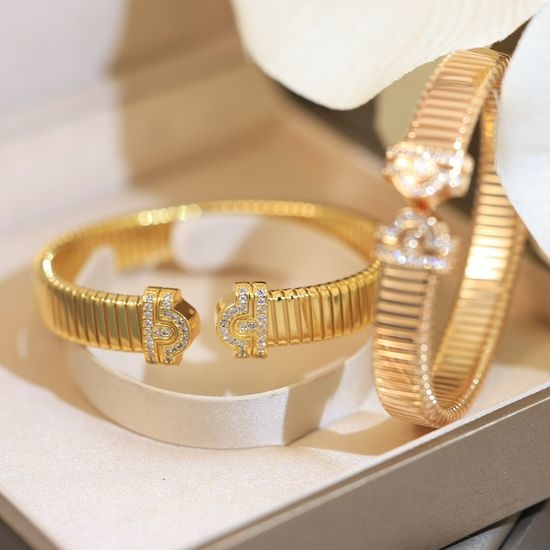 Bvlgari Diamond Inlaid Elastic Bangle
