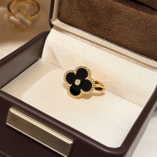 Van Cleef & Arpels VCA Clover Diamond Black Agate Ring
