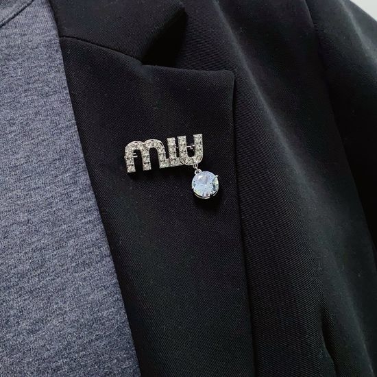 Miu Miu Sparkly Full Diamond Brooch Multi-scene Wear
