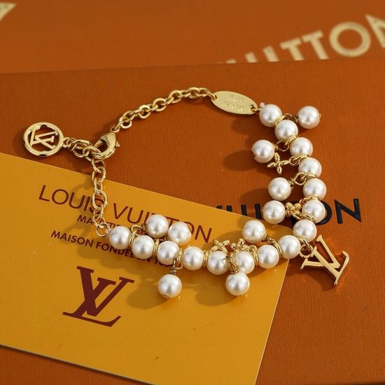 Louis Vuitton LV Beaded Bracelet Metal Details Stackable