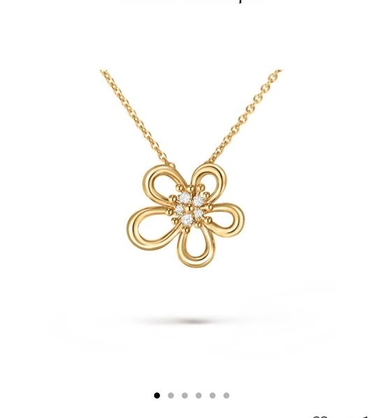 Van Cleef & Arpels VCA Elegant VCA Flower Lace Necklace