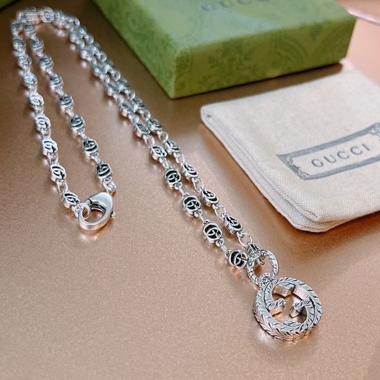 Gucci Vintage Pattern Necklace Elegant Accessory