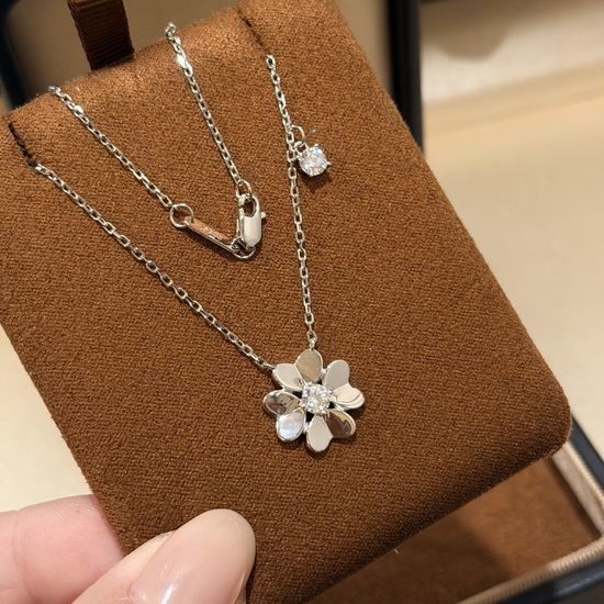 Van Cleef & Arpels VCA Clover Heart Shaped Zircon Necklace