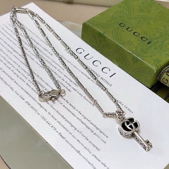 Gucci Vintage Key Pendant Necklace Elegant Style