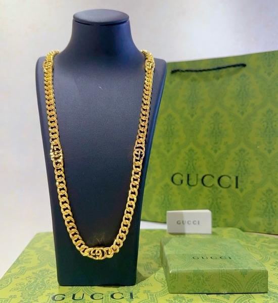 Gucci Premium Buckle Pendant Necklace Classic Style
