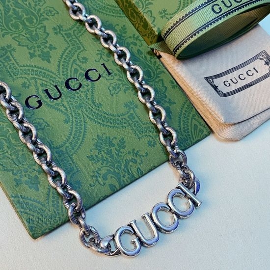 Gucci Handcrafted Engraved Chain Necklace Classic Style