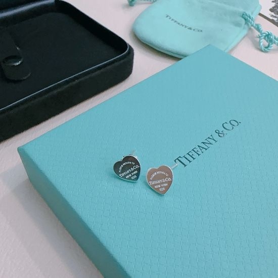 Tiffany & Co. Classic Heart Design Fashion Stud Earrings