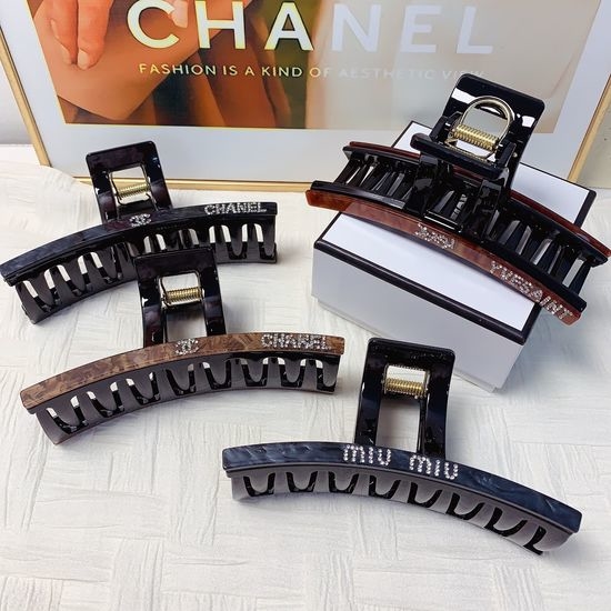 Miu Miu Elegant Acetate Hair Claw Clip