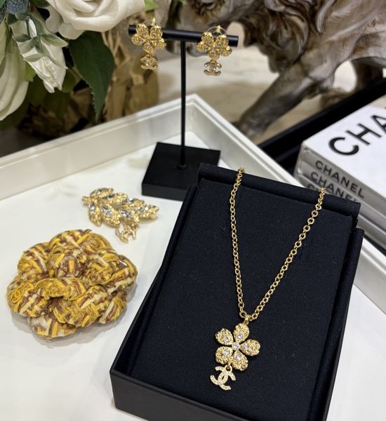 Chanel Full Diamond Pattern Pendant Necklace