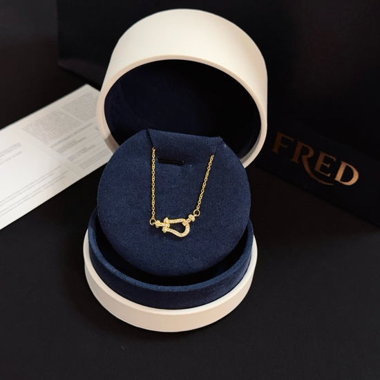 Fred Horseshoe Buckle Diamond Inlaid Necklace