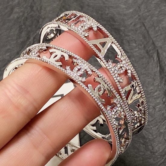 Chanel Diamond Inlaid Hollow Fashion Bangle