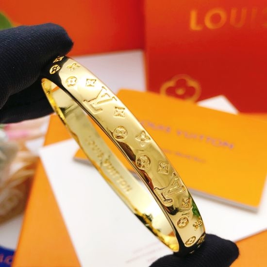 Louis Vuitton LV Polished Smooth Surface Bangle Brass Material