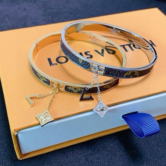 Louis Vuitton LV Vintage Style Exquisite Slim Bracelet