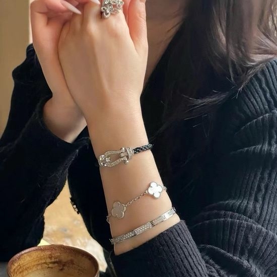 Fred Horseshoe Buckle Rope Bracelet