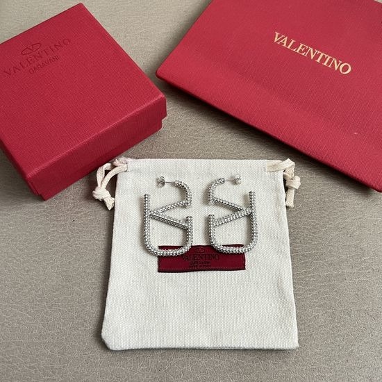 Valentino Simple Versatile Fashion Stud Earrings