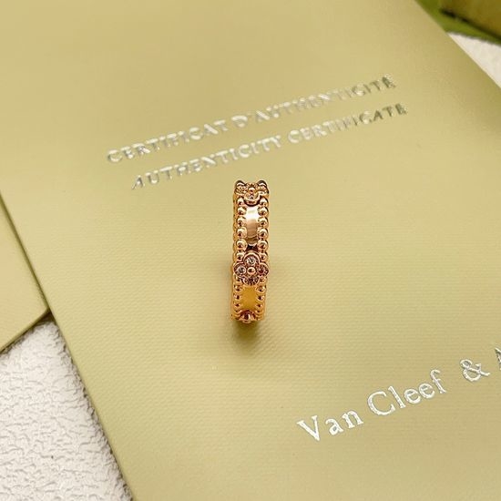 Van Cleef & Arpels VCA Clover Twisted Diamond Ring