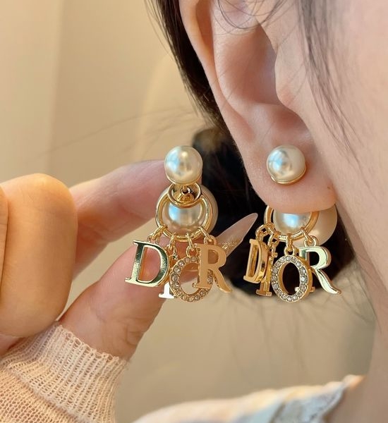 Christian Dior CD Matte Pearl Versatile Fashion Earrings
